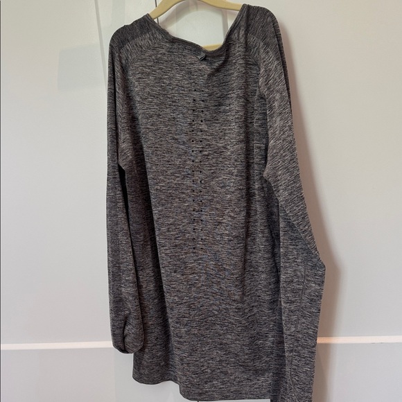 Nike Dry Fit Gray Long Sleeve Top - Picture 2 of 2